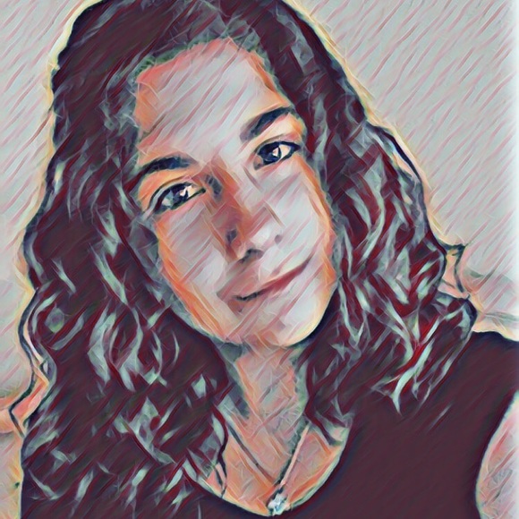 Profile Picture of Sophia Mastros (@smastros0) on Poshmark