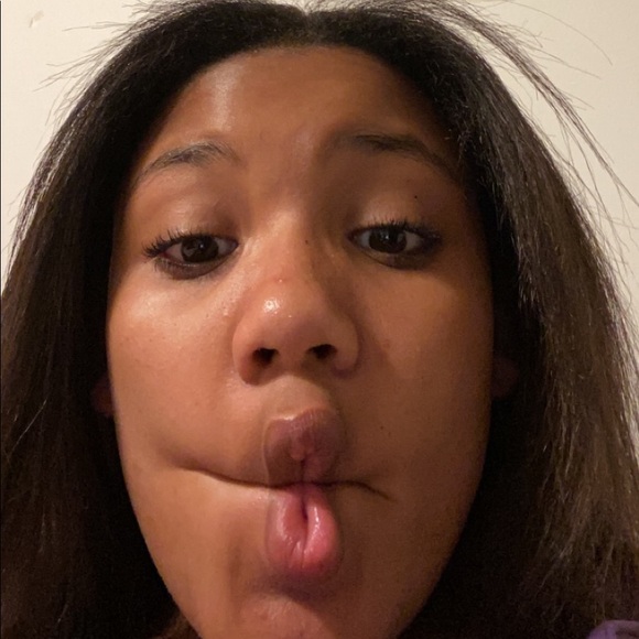 Profile Picture of Briana Fuehrer (@brianafuehrer) on Poshmark