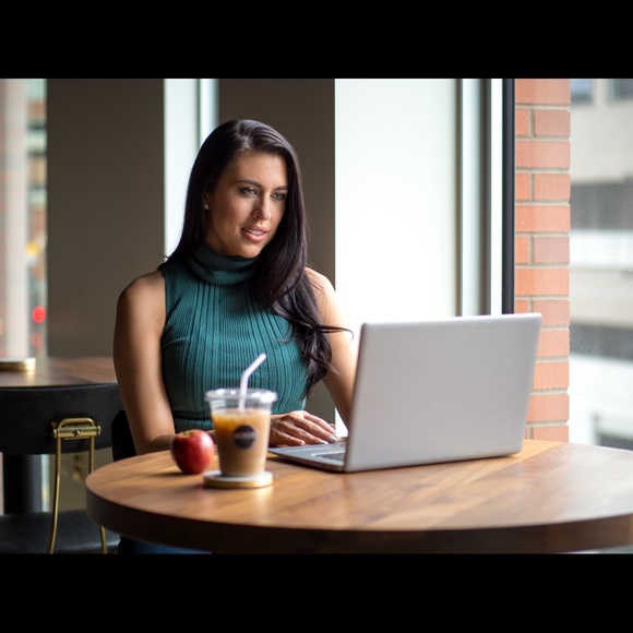 Profile Picture of Siera Capesius (@sieraxo1) on Poshmark