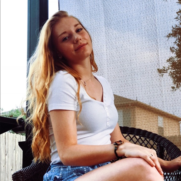 Olivia Sheridan - Poshmark Profile Picture of Olivia Sheridan (@o_sheridan) on Poshmark