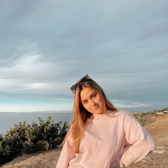 Profile Picture of Elise Lubs (@elubs) on Poshmark