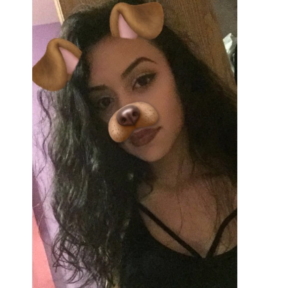 Profile Picture of Giselle Mata (@gisellemataa) on Poshmark