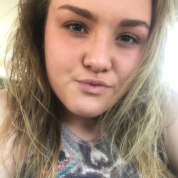 Lillian Hepker - Poshmark Profile Picture of Lillian Hepker (@hepkerlilly) on Poshmark