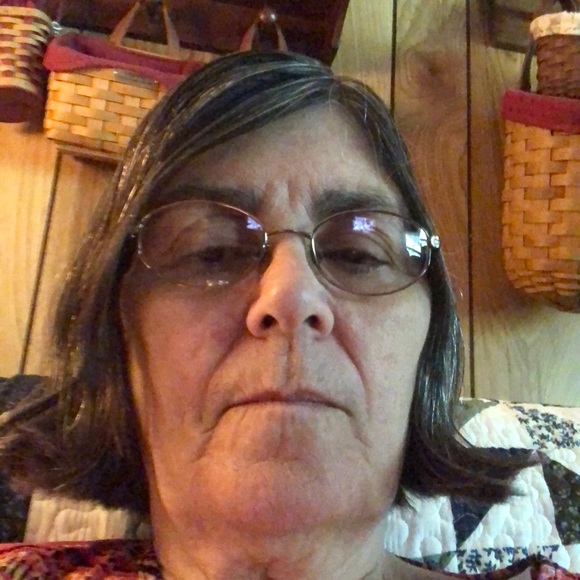 Profile Picture of Carolyn Manning (@cjmann49) on Poshmark