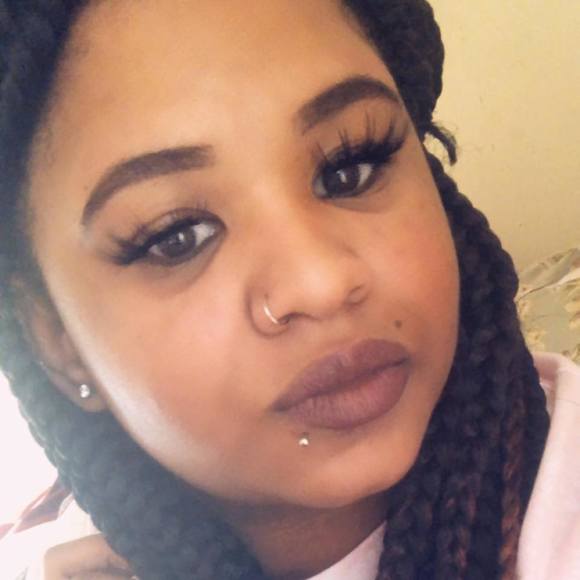 Profile Picture of Diedre Cleaton (@dede_) on Poshmark