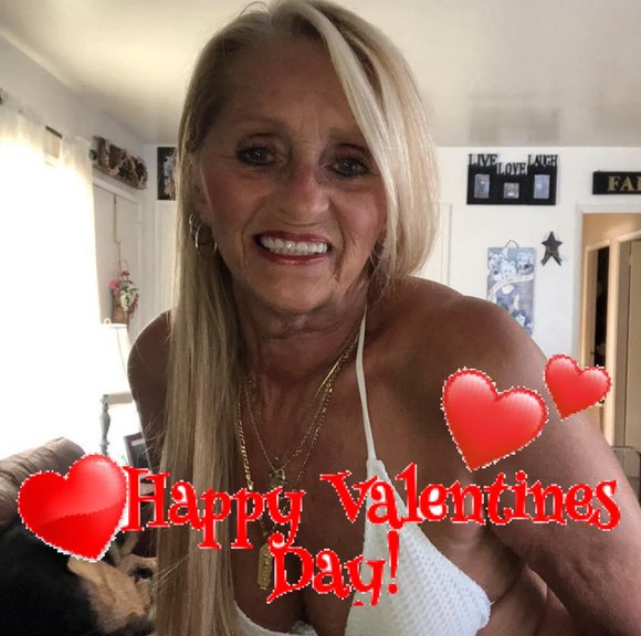 Profile Picture of Elaine Cramer (@bellamaggie302) on Poshmark