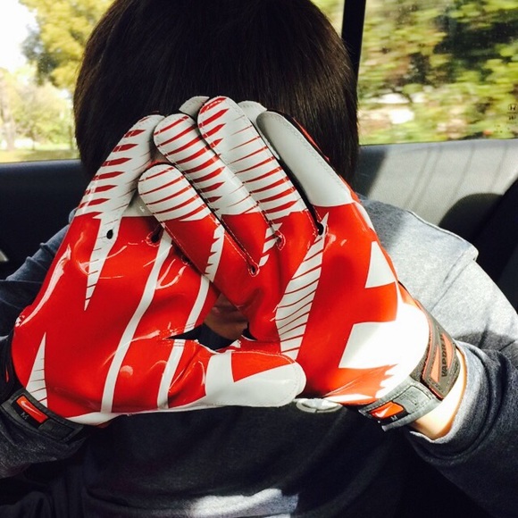 Profile Picture of Alex Tamayo (@alextamayo11) on Poshmark