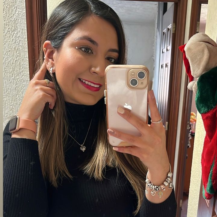 Profile Picture of Meredith (@meredith_colin) on Tiktok