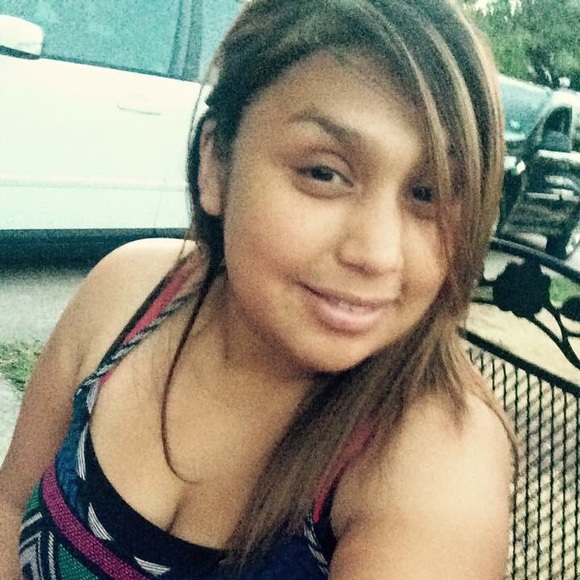 Profile Picture of Jacklynn Padron (@nikki_112) on Poshmark