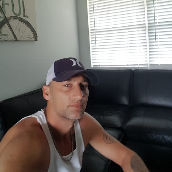 Profile Picture of Steven Houle (@shouley80) on Poshmark