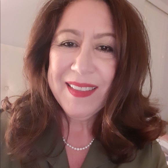 Profile Picture of Albina Gonzalez (@galbina) on Poshmark