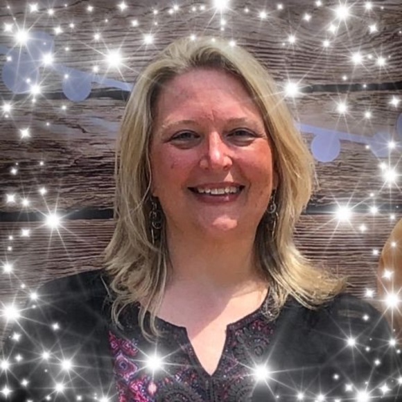 Profile Picture of Amy Rostance (@amyrostance) on Poshmark