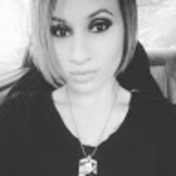 Echo Clark - Poshmark Profile Picture of Echo Clark (@echoclark1985) on Poshmark