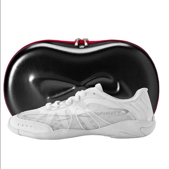 Profile Picture of Adrienne Tackley (@rileyroo12) on Poshmark