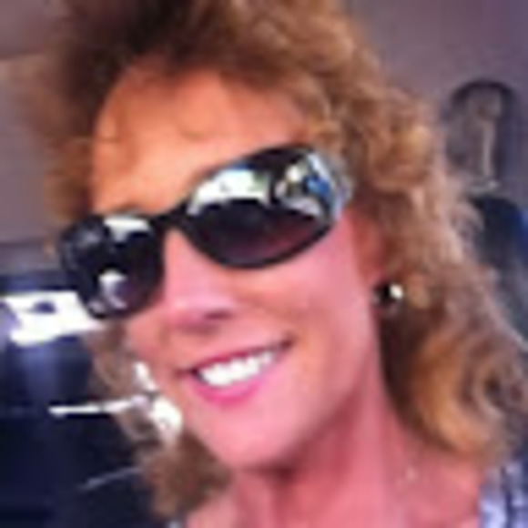 Profile Picture of Kim Zellers (@kim_zellers) on Poshmark