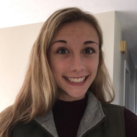 Profile Picture of Jaylie Lohmeyer (@jaylielohmeyer) on Poshmark