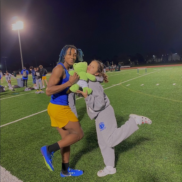 Profile Picture of Isabelle Madera (@isabellemadera) on Poshmark