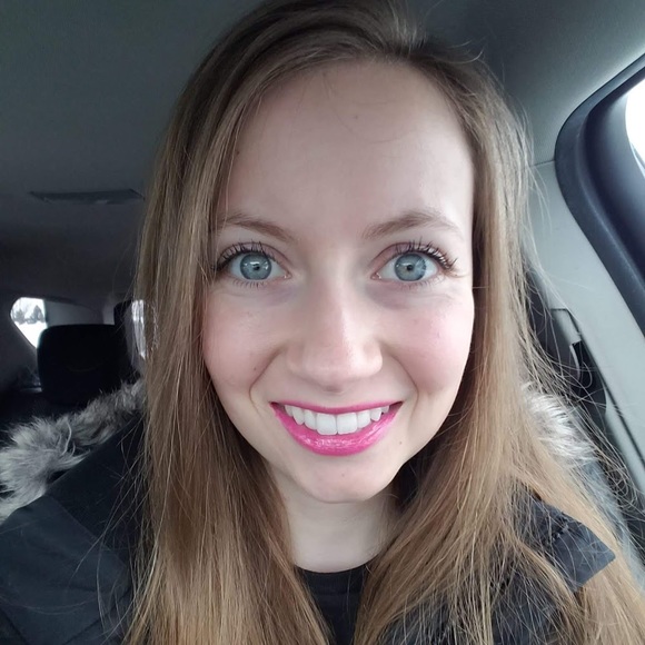 Profile Picture of Leah Wakefield (@l678) on Poshmark