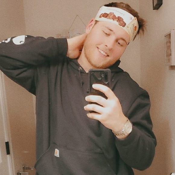 Profile Picture of Austin Phillips (@ozlee98) on Poshmark