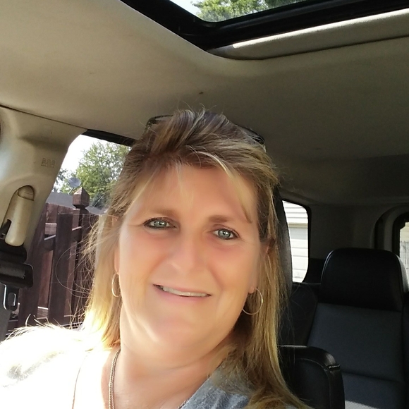 Profile Picture of Tammy Franklin (@bluepost) on Poshmark