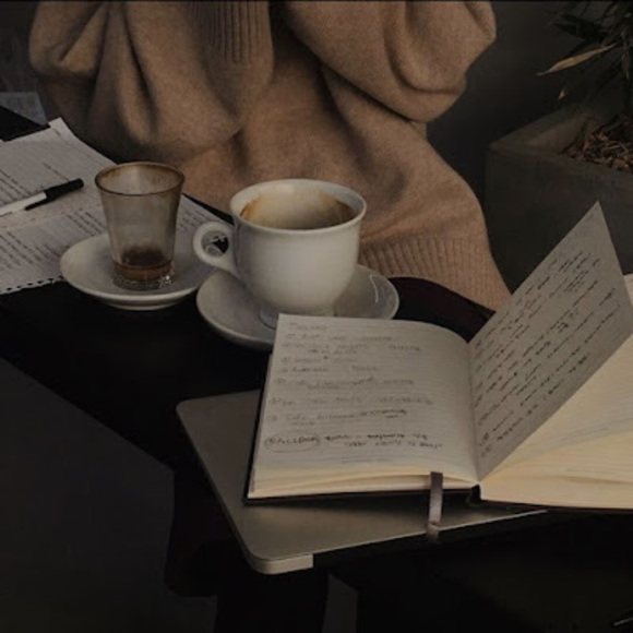 Profile Picture of Molly Kroyer (@mollykroyer) on Poshmark