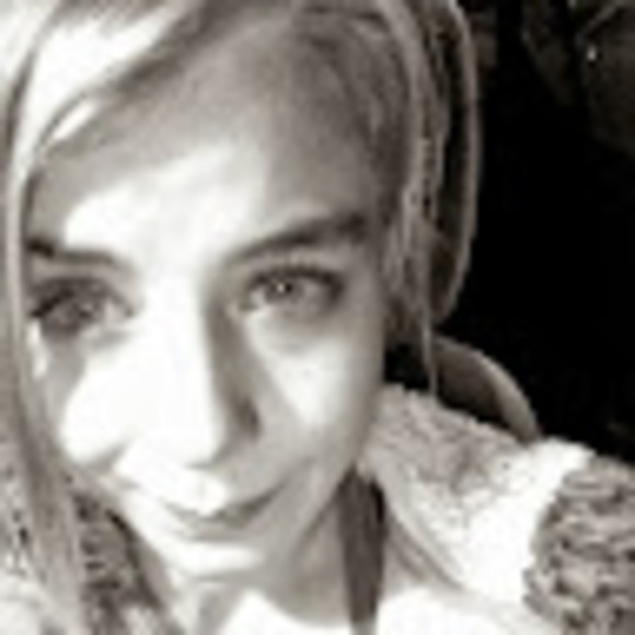 Profile Picture of Isabella Draper (@isabella_draper) on Poshmark