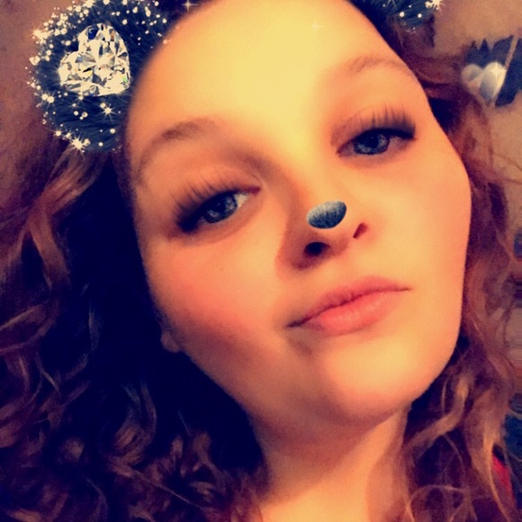 Profile Picture of Naomi Potts (@pottsfam23) on Poshmark