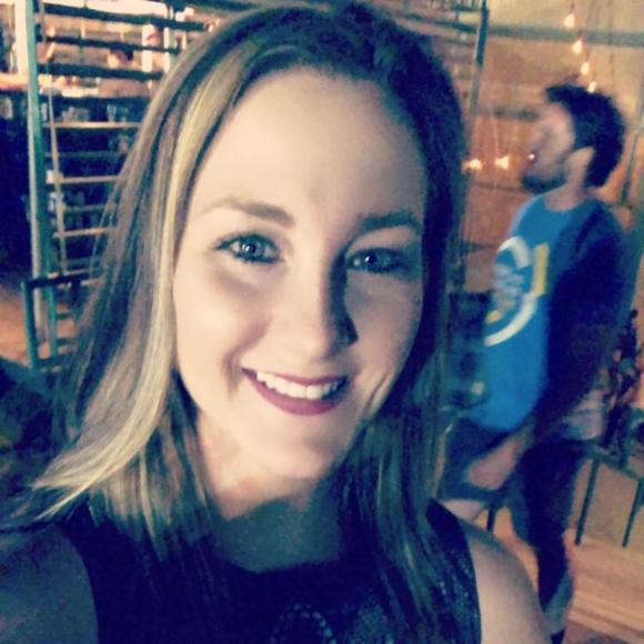 Profile Picture of Amanda Keil (@addiek421) on Poshmark