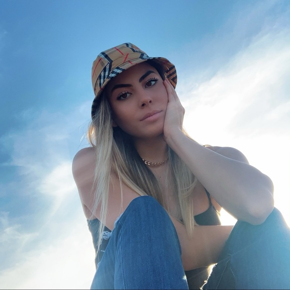 Profile Picture of Mary Keshishyan (@keshishyan_m) on Poshmark