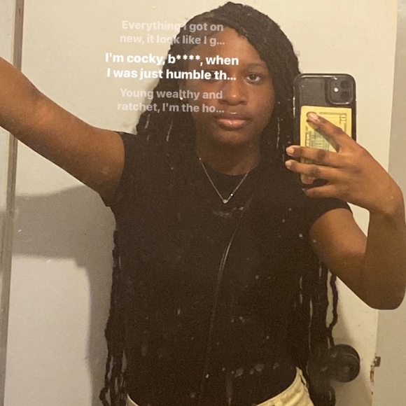 Profile Picture of Leah Cashelle (@leahcashelle14_) on Poshmark