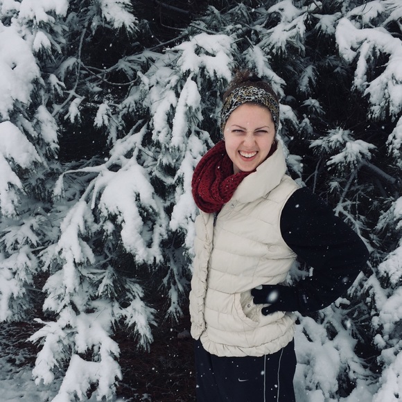 Profile Picture of Hannah Jeffries (@hannjeff) on Poshmark