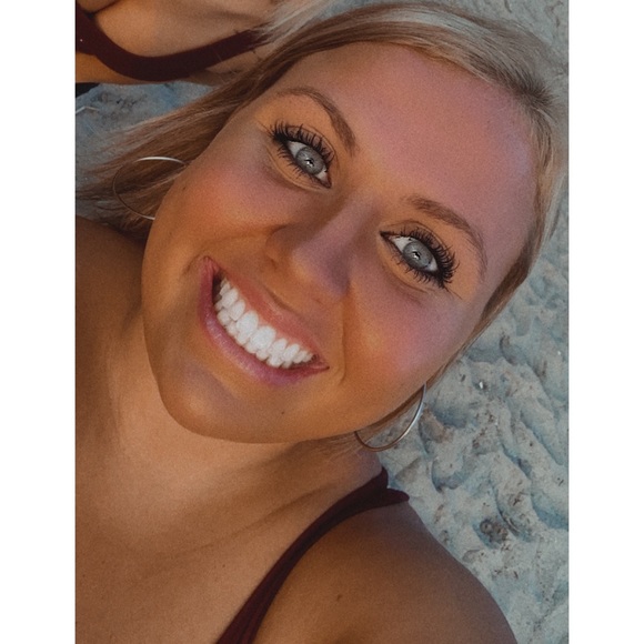 Profile Picture of Samantha Borowczyk (@samsamsam2098) on Poshmark