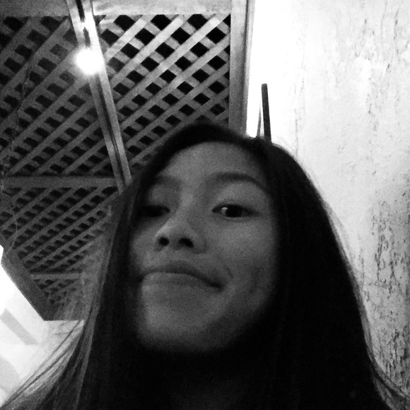 Profile Picture of Sydni Hoang (@brandyloverrrr) on Poshmark