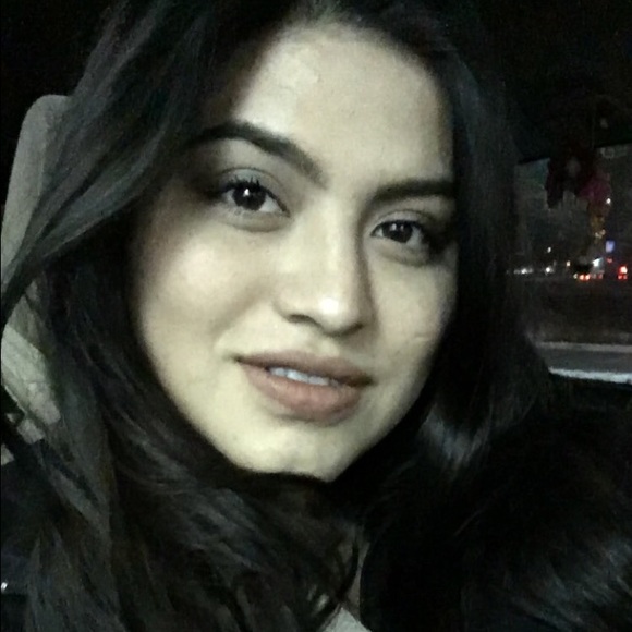 Profile Picture of Cesia Hernandez (@cesia2011) on Poshmark