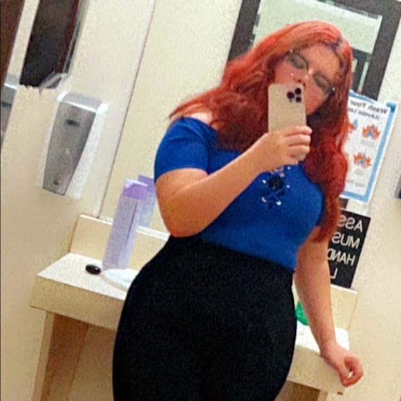 Profile Picture of Bianca Canessa (@bcanessa822) on Poshmark