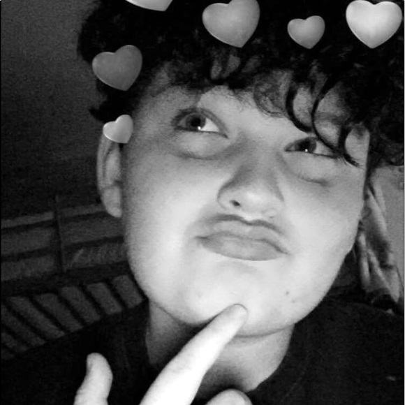 Profile Picture of Alex Hilton (@alex53001) on Poshmark