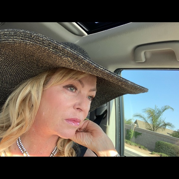 Profile Picture of Lorene Beard (@lbeard194) on Poshmark