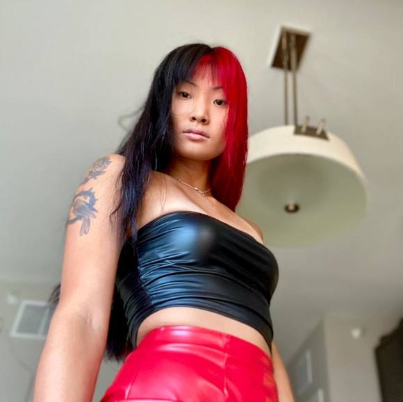 Profile Picture of Claire Lapensky (@claiirebearr) on Poshmark