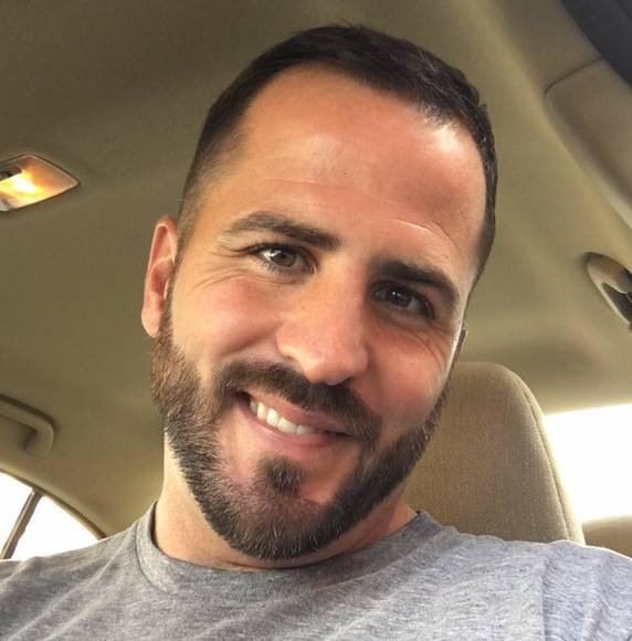 Profile Picture of Eric Reissner (@ereissner) on Poshmark