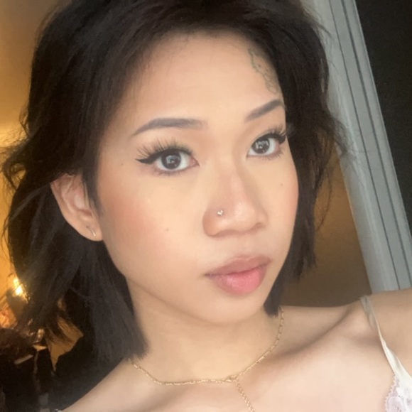 Profile Picture of Kim Thy (@kimthyn) on Poshmark