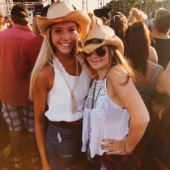 Profile Picture of Catherine Hepperla (@chepperla) on Poshmark