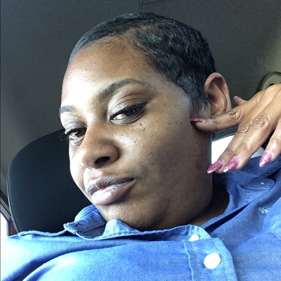 Profile Picture of Cassandra Young (@cassy12584) on Poshmark