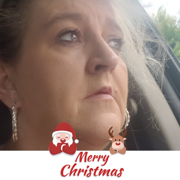 Profile Picture of Eva Weldon (@evadell12) on Poshmark
