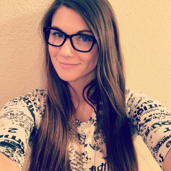 Profile Picture of Kathy Keith (@thegreenduchess) on Poshmark