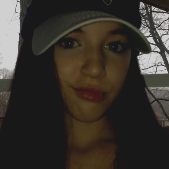 Profile Picture of Shae Bradshaw (@shaebradshaw) on Poshmark