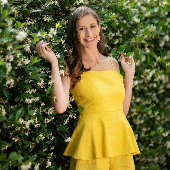 Profile Picture of Emily Clemens (@emilyiclemens) on Poshmark