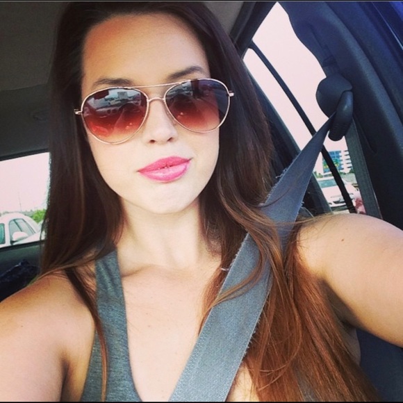 Profile Picture of Jennifer Findlater (@jfindlater) on Poshmark
