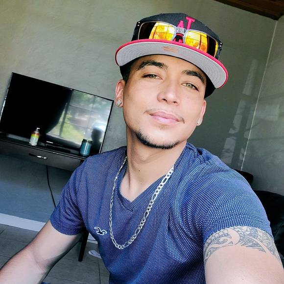 Profile Picture of Erick Parra (@savadorparranen) on Poshmark
