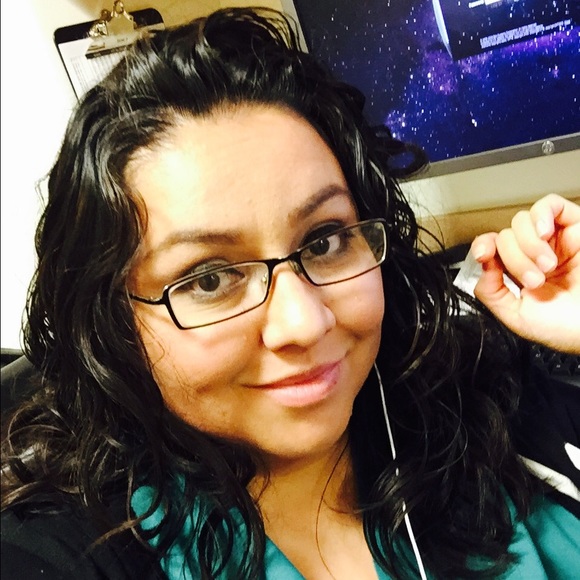 Profile Picture of Erica Marquez (@parakeet13) on Poshmark