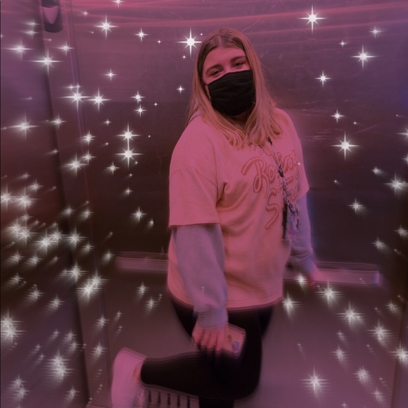 Profile Picture of Riley Epright (@datgirl22) on Poshmark